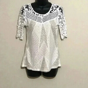 BKE Boutique Crochet Laser Cut Blouse Size XS